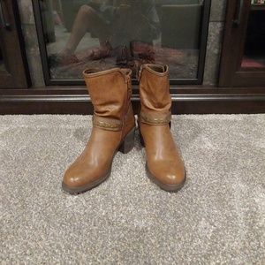 Brown fashion boots